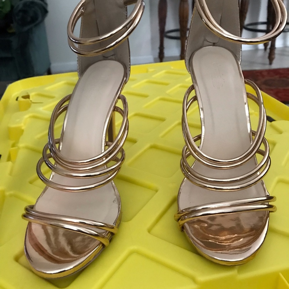 NWOB Glamorous Blush-Gold 4.5 inch Stilletto Heels!